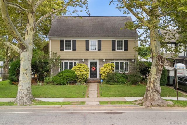 3 Demott Avenue, Rockville Centre, NY 11570