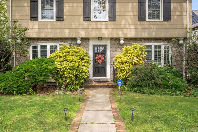 3 Demott Avenue, Rockville Centre, NY 11570