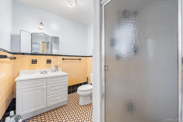 3 Demott Avenue, Rockville Centre, NY 11570
