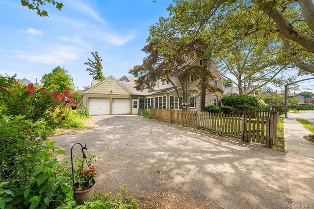 3 Demott Avenue, Rockville Centre, NY 11570