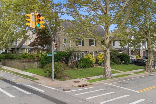 3 Demott Avenue, Rockville Centre, NY 11570