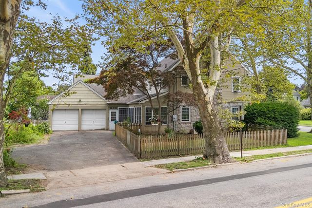 3 Demott Avenue, Rockville Centre, NY 11570