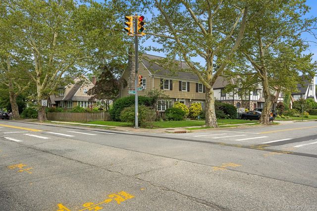 3 Demott Avenue, Rockville Centre, NY 11570