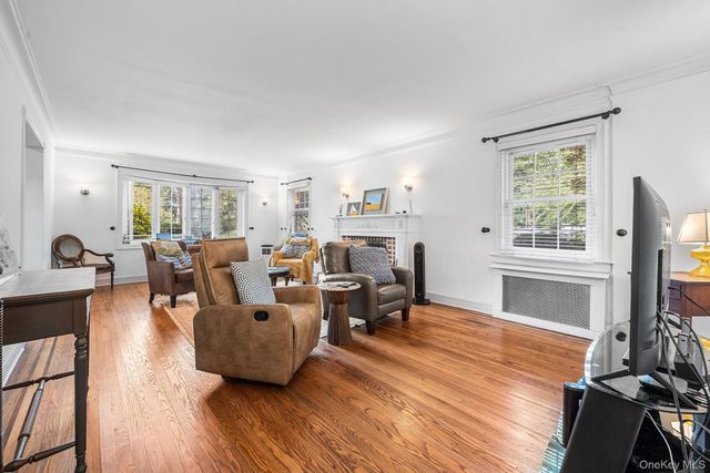 3 Demott Avenue, Rockville Centre, NY 11570