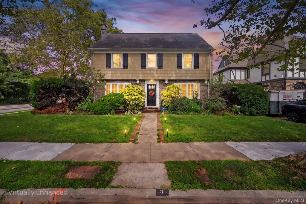 3 Demott Avenue, Rockville Centre, NY 11570