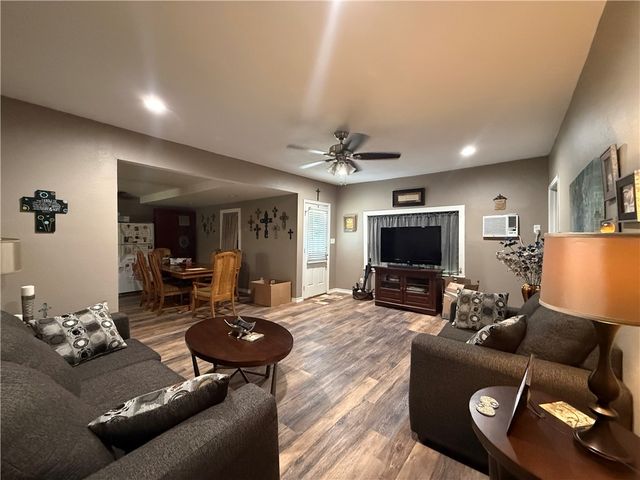 1700 S Cameron St, Alice, TX 78332