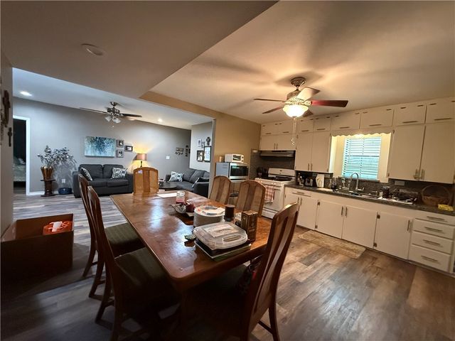1700 S Cameron St, Alice, TX 78332