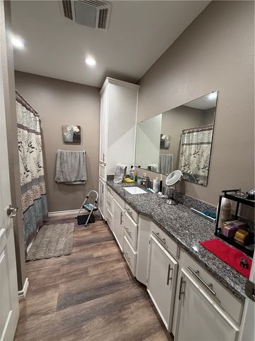 1700 S Cameron St, Alice, TX 78332
