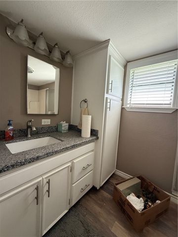 1700 S Cameron St, Alice, TX 78332