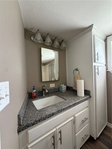 1700 S Cameron St, Alice, TX 78332