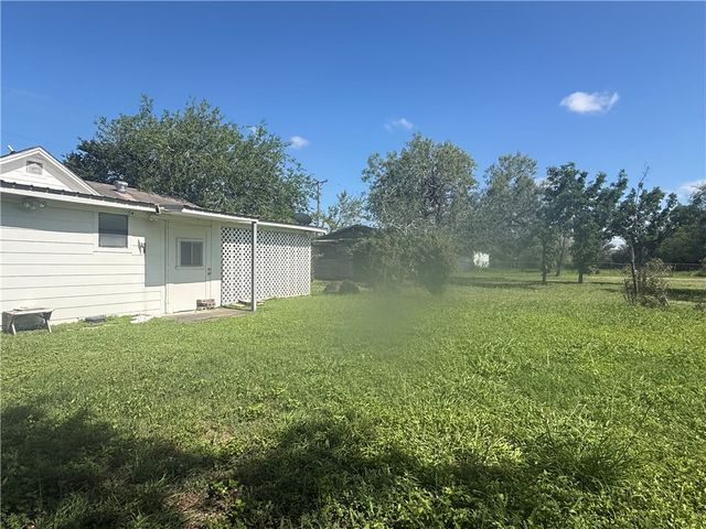 1700 S Cameron St, Alice, TX 78332