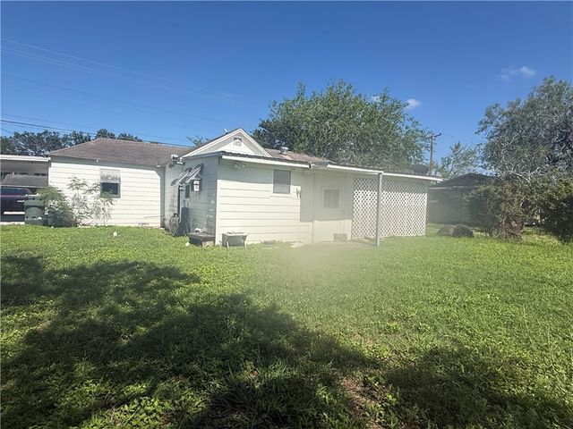 1700 S Cameron St, Alice, TX 78332