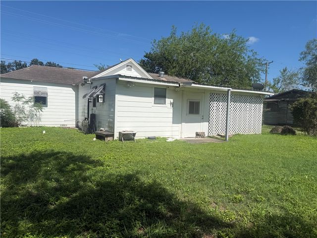 1700 S Cameron St, Alice, TX 78332
