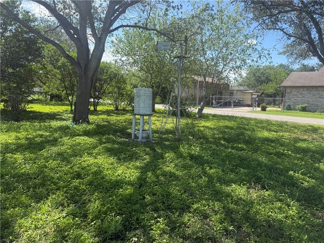 1700 S Cameron St, Alice, TX 78332
