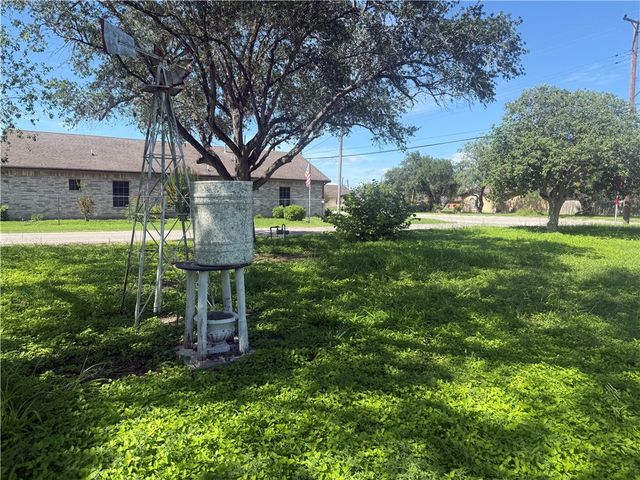 1700 S Cameron St, Alice, TX 78332