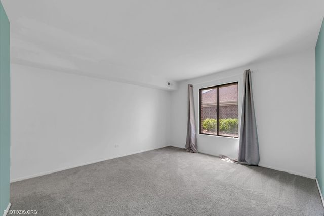 918 E Kings Road 1, Palatine, IL 60074