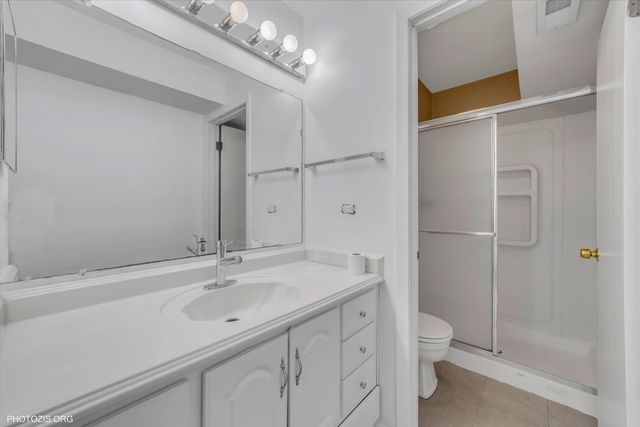 918 E Kings Road 1, Palatine, IL 60074