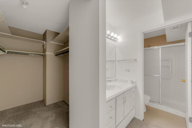 918 E Kings Road 1, Palatine, IL 60074