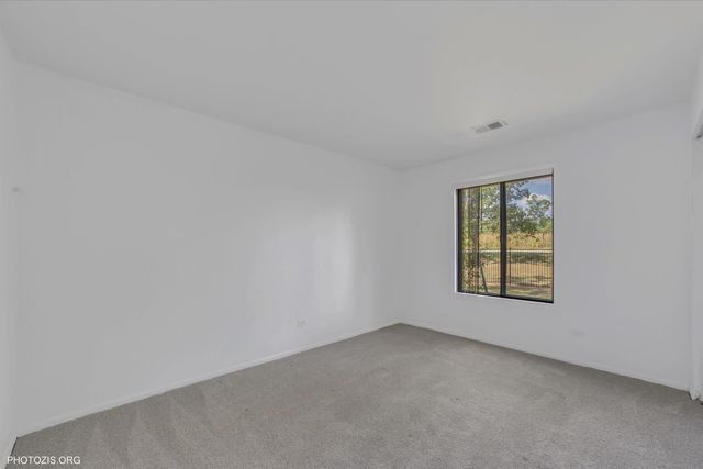 918 E Kings Road 1, Palatine, IL 60074