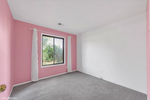 918 E Kings Road 1, Palatine, IL 60074