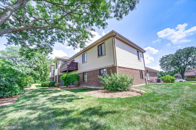 918 E Kings Road 1, Palatine, IL 60074