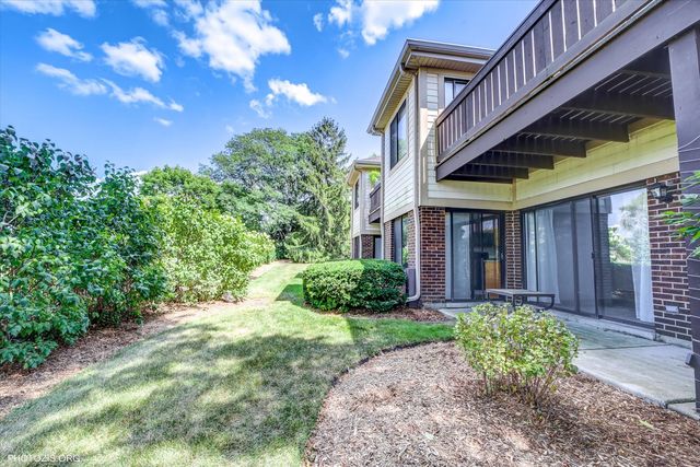 918 E Kings Road 1, Palatine, IL 60074