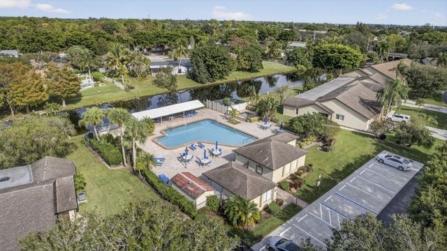160 Ramblewood Circle, Royal Palm Beach, FL 33411