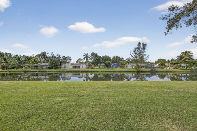 160 Ramblewood Circle, Royal Palm Beach, FL 33411