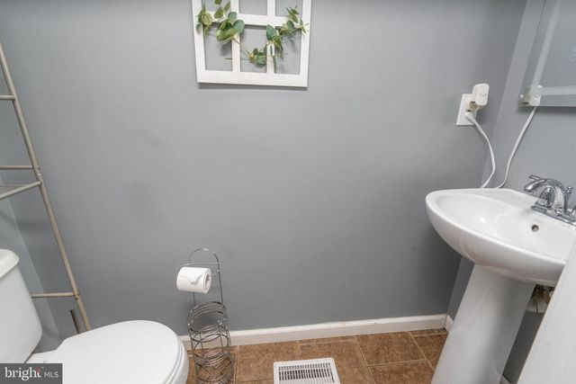 2520 OLD FARM DR, Vineland, NJ 08361