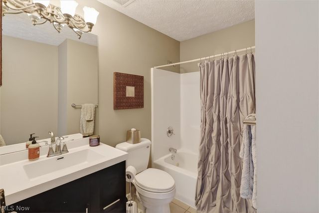 7477 Ludwin Drive, Seven Hills, OH 44131