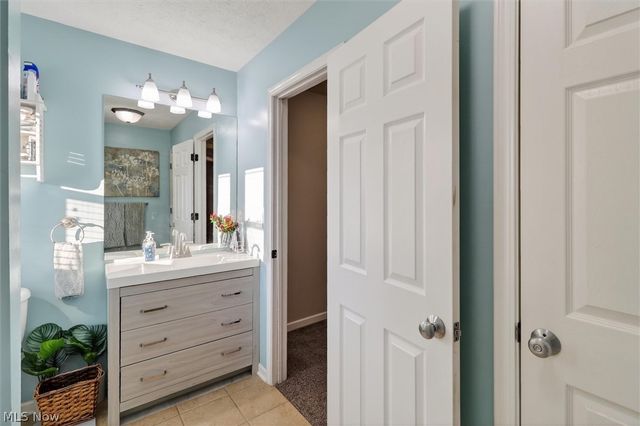 7477 Ludwin Drive, Seven Hills, OH 44131