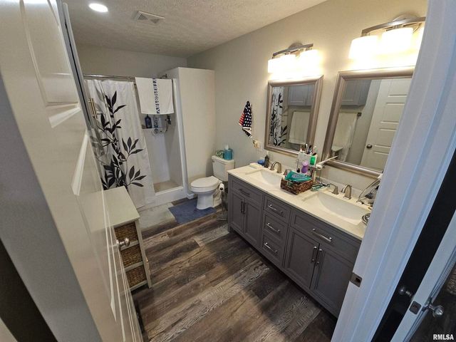 6 BROOKHAVEN Drive, Mt Vernon, IL 62864