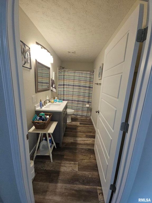 Image 14 of property listing at 6 BROOKHAVEN Drive, Mt Vernon, IL 62864