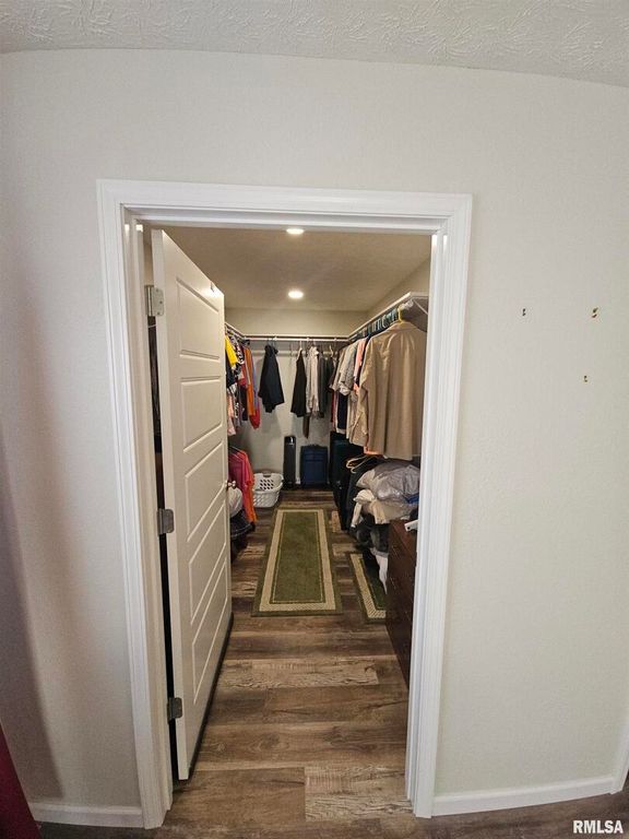 Image 16 of property listing at 6 BROOKHAVEN Drive, Mt Vernon, IL 62864