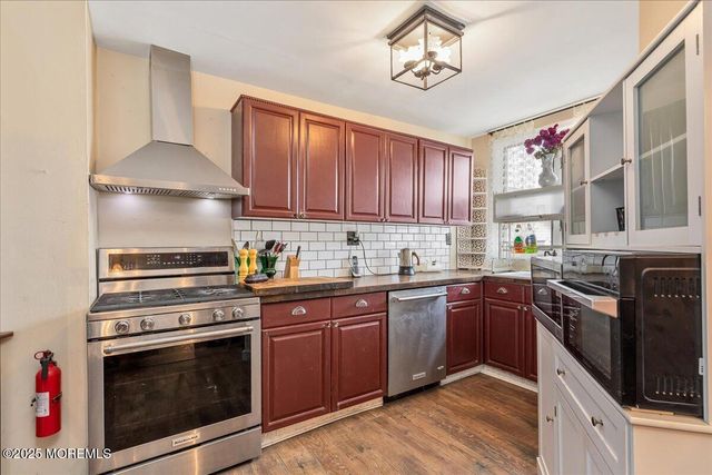 37 Beaconlight Avenue, Keansburg, NJ 07734