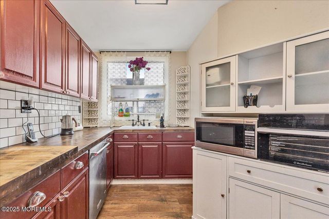 37 Beaconlight Avenue, Keansburg, NJ 07734