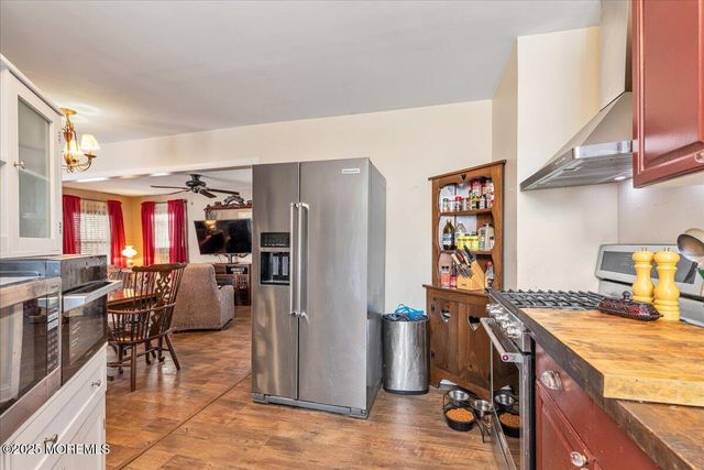 37 Beaconlight Avenue, Keansburg, NJ 07734