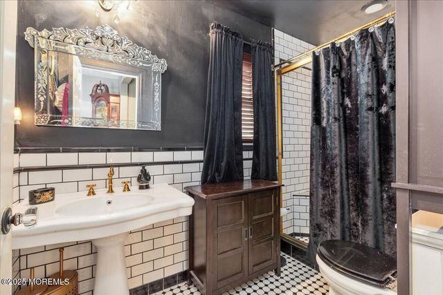 37 Beaconlight Avenue, Keansburg, NJ 07734