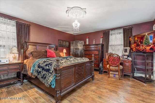 37 Beaconlight Avenue, Keansburg, NJ 07734