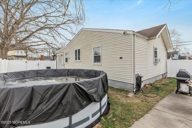 37 Beaconlight Avenue, Keansburg, NJ 07734