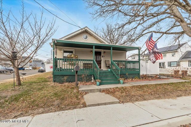 37 Beaconlight Avenue, Keansburg, NJ 07734
