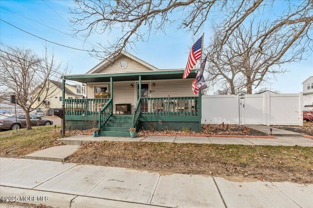 37 Beaconlight Avenue, Keansburg, NJ 07734