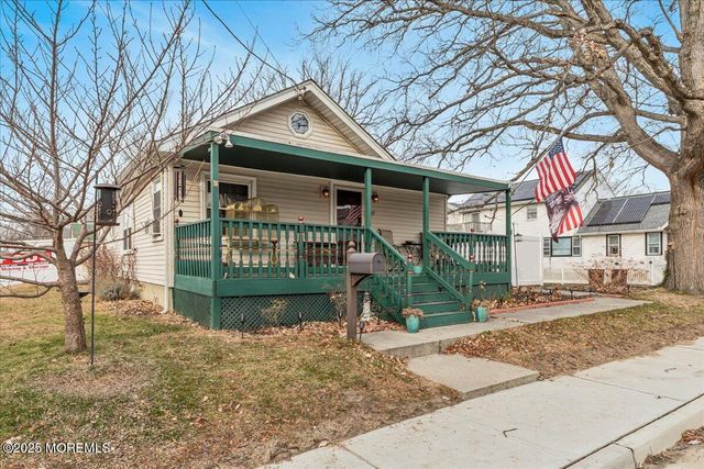 37 Beaconlight Avenue, Keansburg, NJ 07734