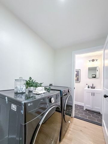 469 Washington Ave B, Chelsea, MA 02150