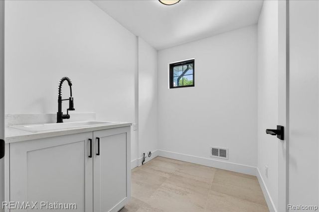 0002 Key West Way, Lake Orion, MI 48360