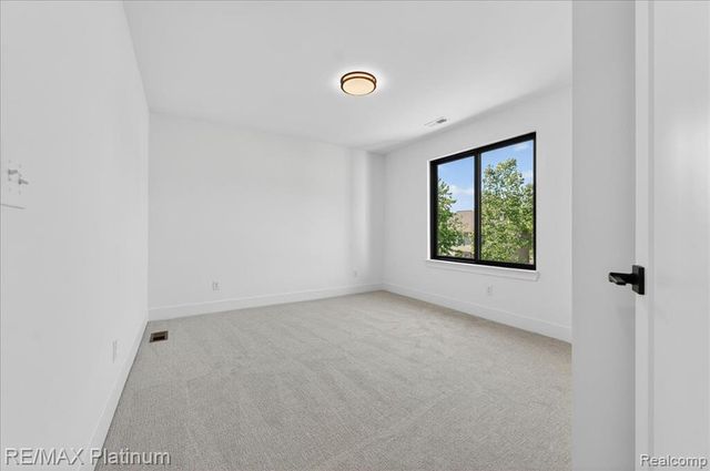 0002 Key West Way, Lake Orion, MI 48360