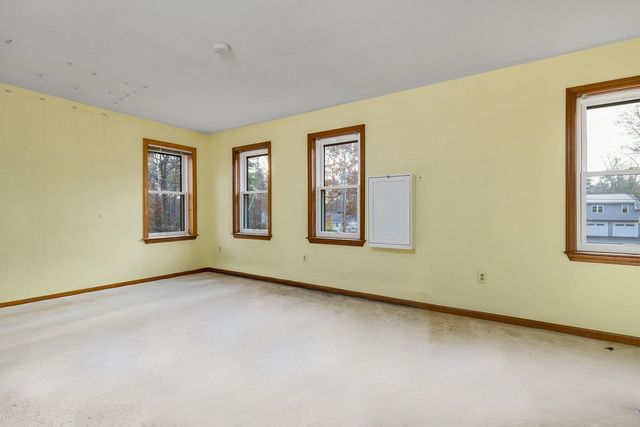 8 River Bend Circle, Exeter, NH 03833