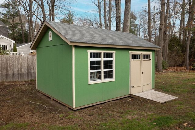 8 River Bend Circle, Exeter, NH 03833