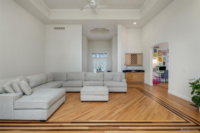 52041 Loon Court, Shelby Charter Township, MI 48315