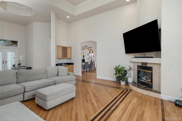 52041 Loon Court, Shelby Charter Township, MI 48315